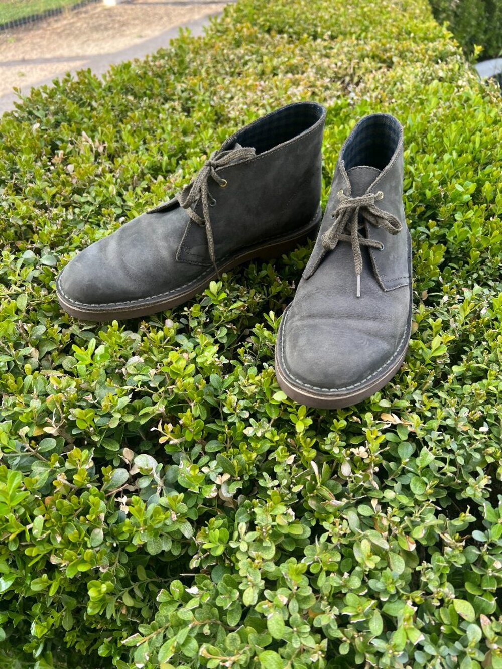 Like new Clarks Collection Leather Chukka Boot - Shepton - Dark Olive - Size 10